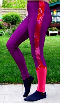 Leggins with lack side strips / colored leg